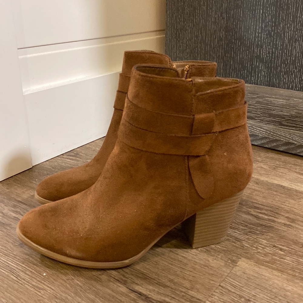 Women’s ankle booties size 8 NWT